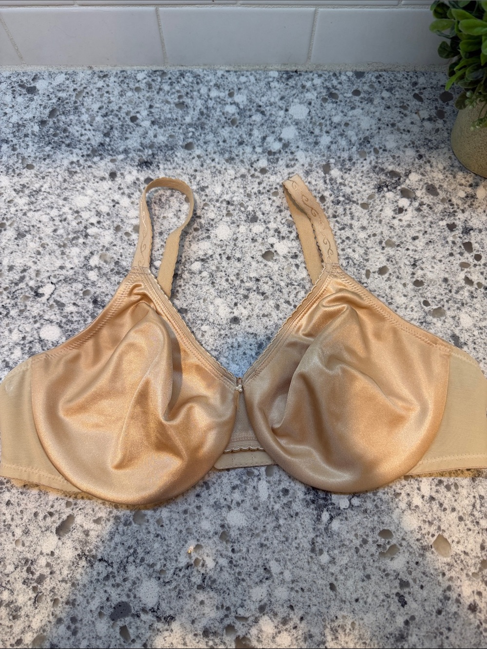 Wacoal Shiny Nude Satin Underwire Bra size 40C